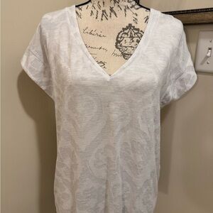 White House Black Market White Textured V-Neck Tee